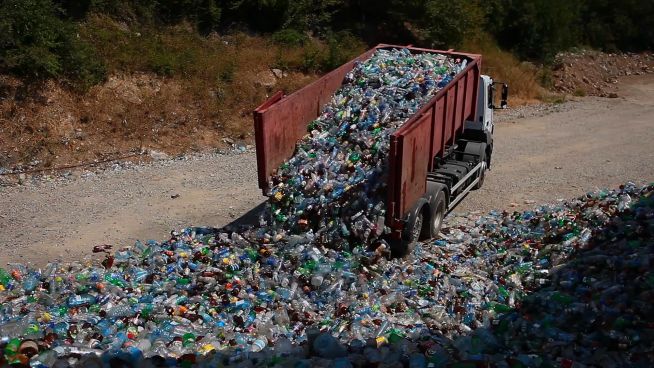 Forscher entwickeln ein Enzym, das Plastik zersetzen kann