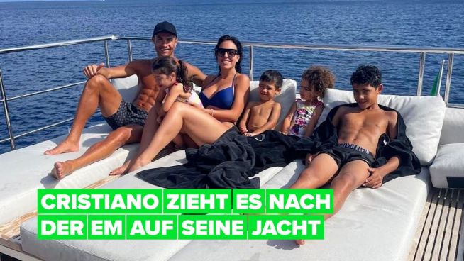 Cristiano Ronaldo genießt den Urlaub auf seiner 7-Millionen-Dollar Jacht